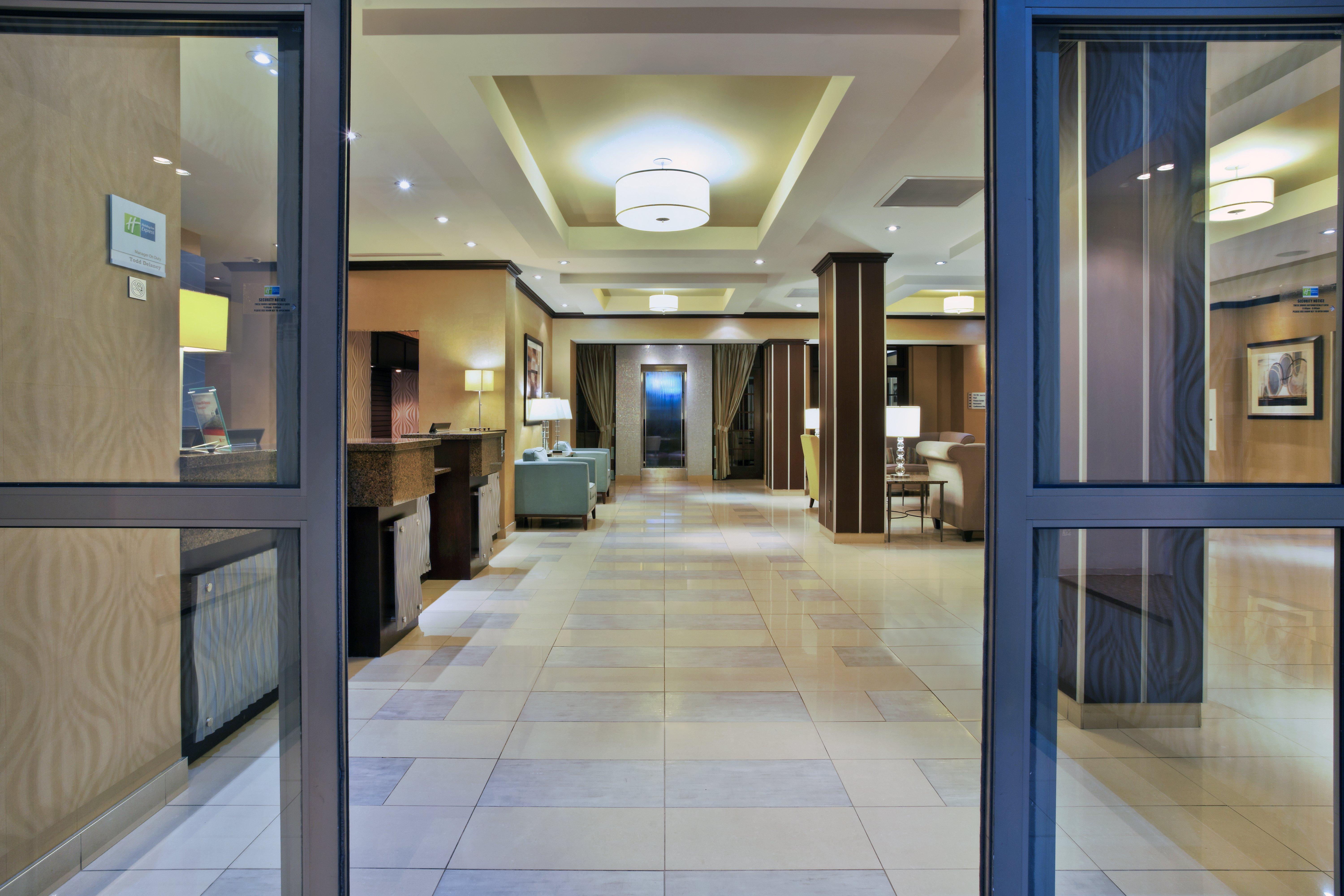 Holiday Inn Express Kingston Central By Ihg Εξωτερικό φωτογραφία