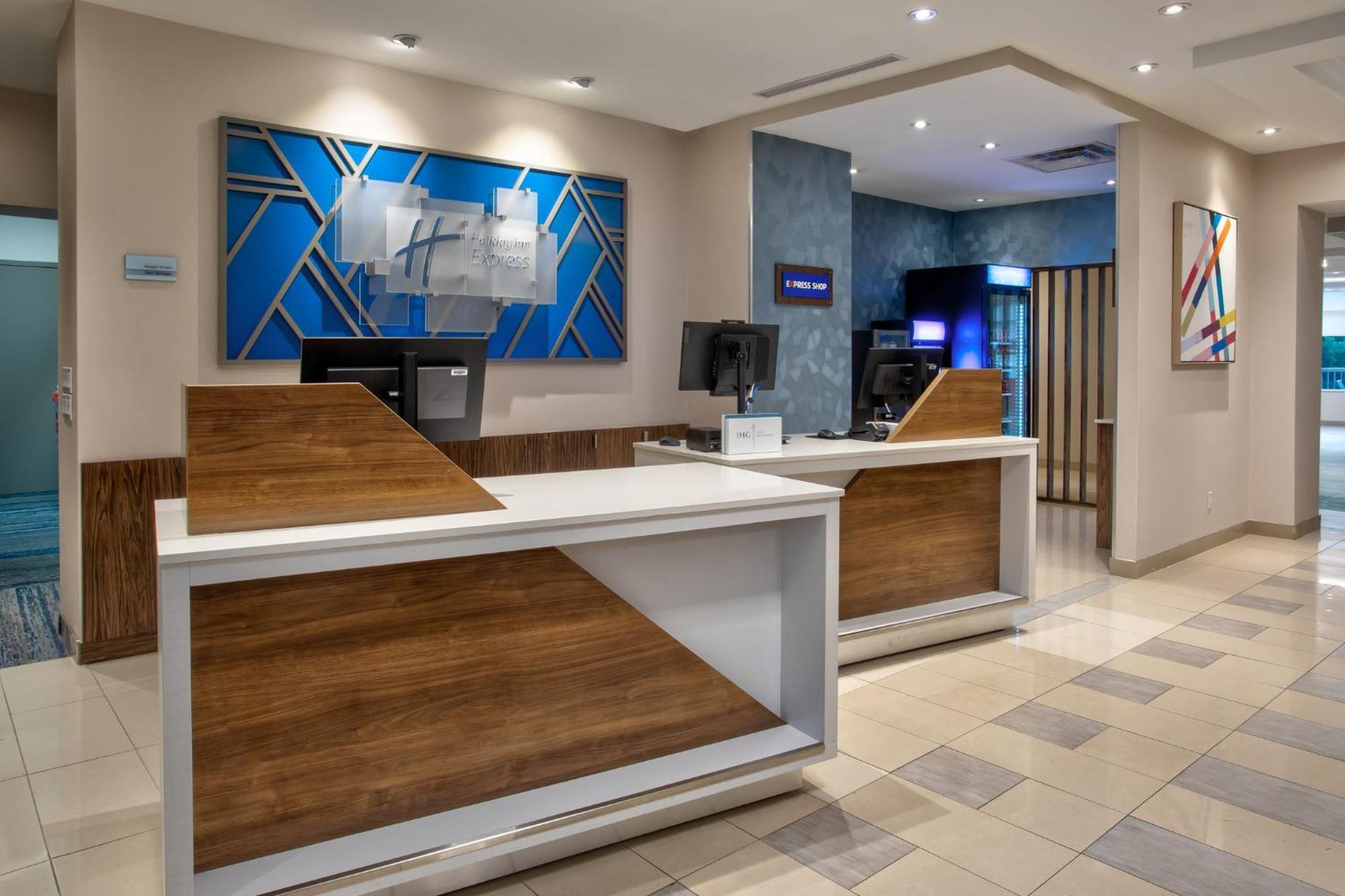 Holiday Inn Express Kingston Central By Ihg Εξωτερικό φωτογραφία