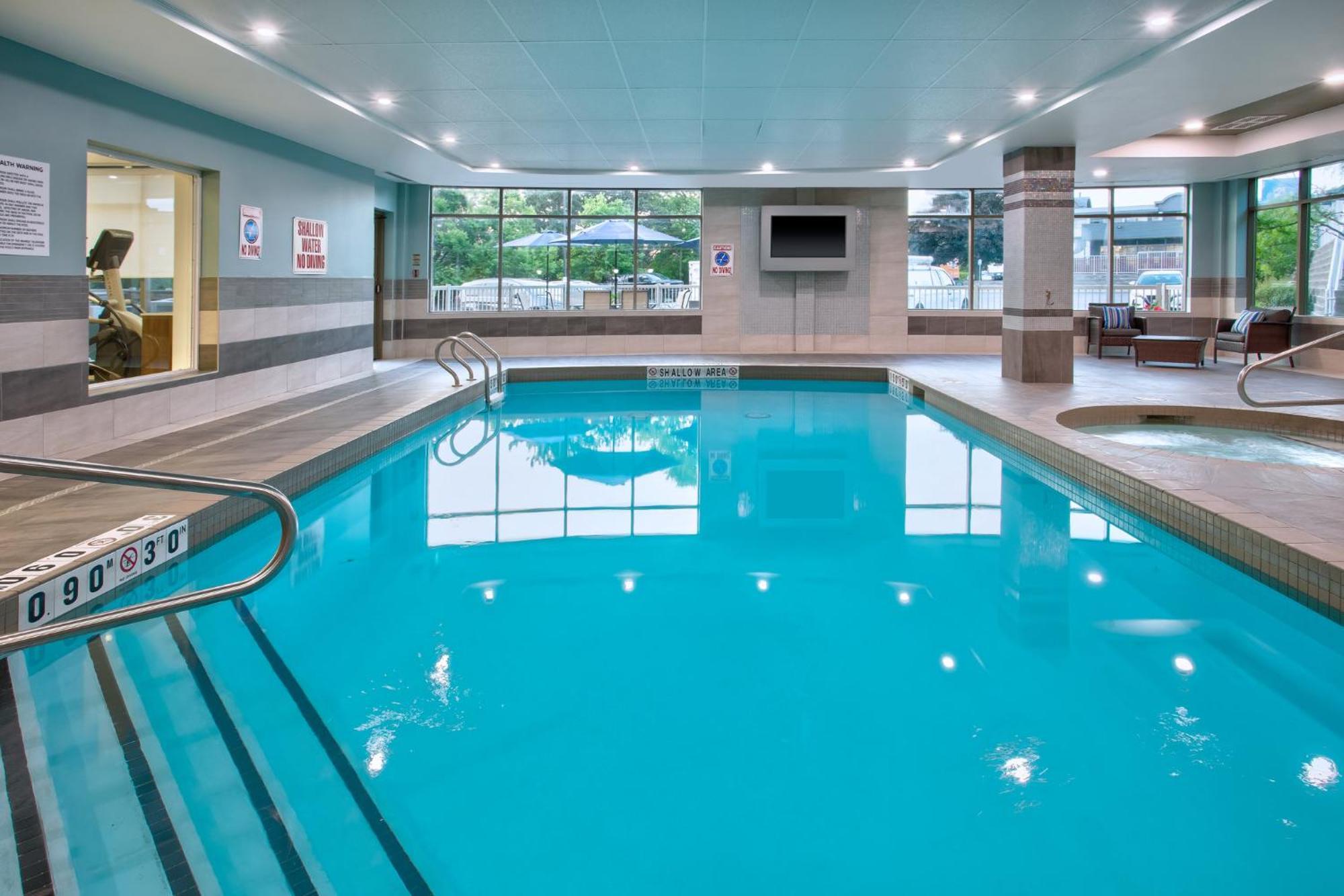 Holiday Inn Express Kingston Central By Ihg Εξωτερικό φωτογραφία
