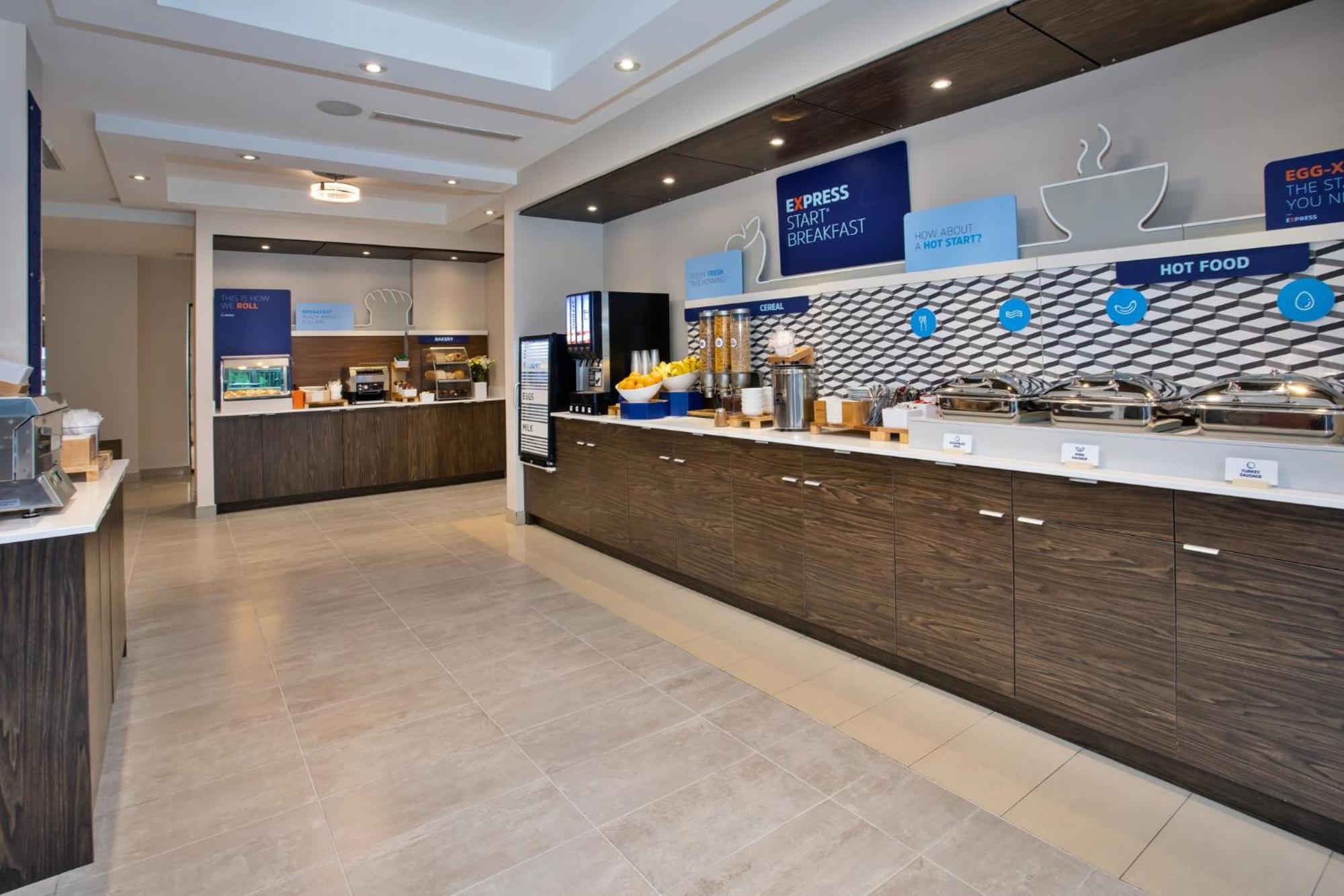 Holiday Inn Express Kingston Central By Ihg Εξωτερικό φωτογραφία